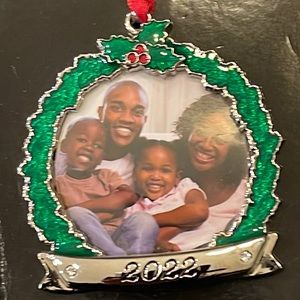NWT Christmas Ornament Wreath Frame Silver Green and Red 🎄2022